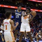 Clint Capela (15) et les Hawks ont dominé les Pelicans dimanche à La Nouvelle-Orléans KEYSTONE/AP/Matthew Hinton